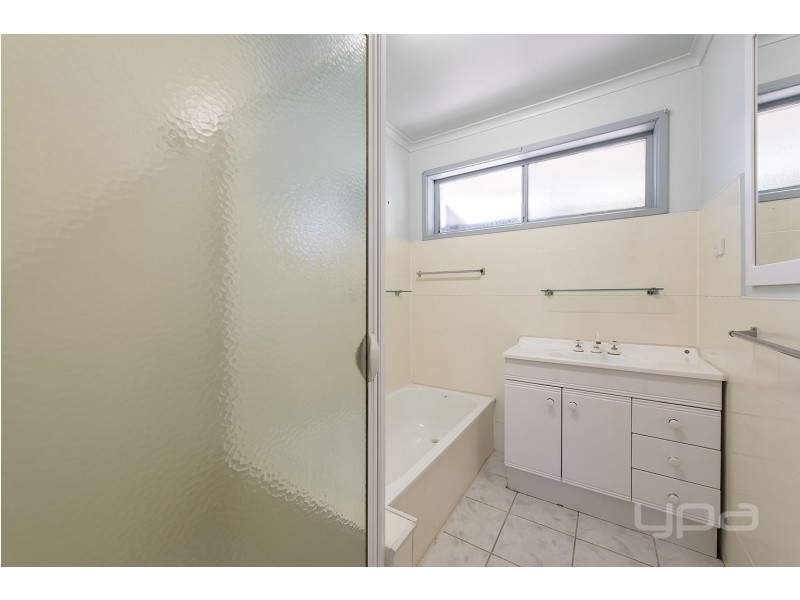 2 Dover Place, Melton West VIC 3337