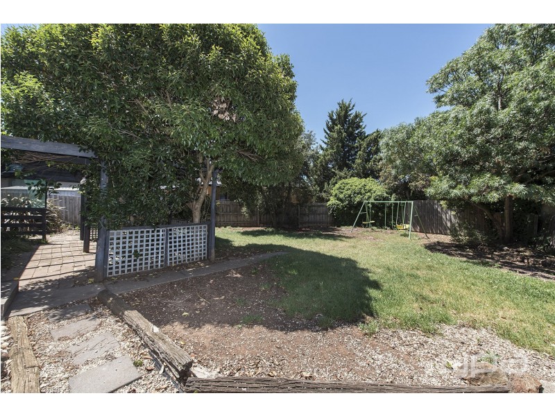 2 Dover Place, Melton West VIC 3337