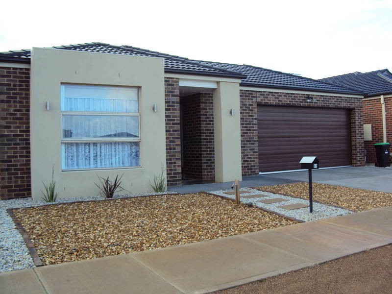 32 Wakefield Drive, Brookfield VIC 3338