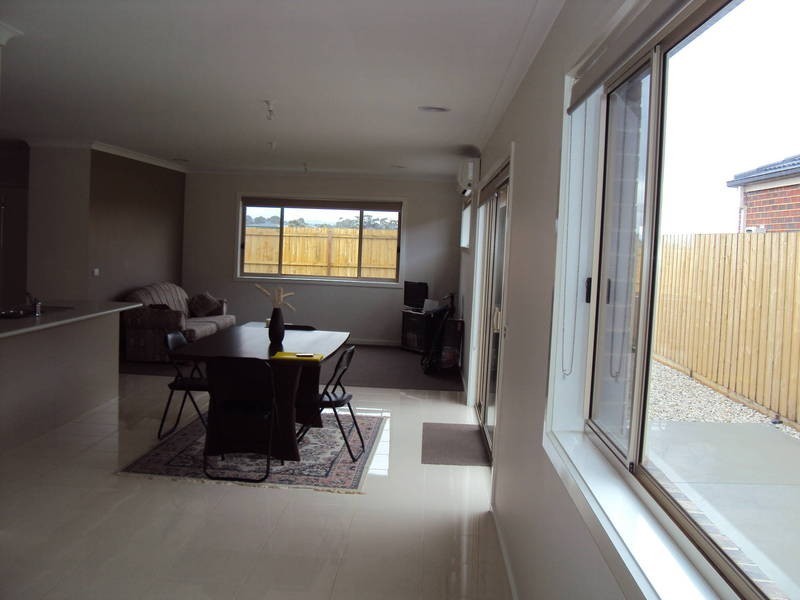 32 Wakefield Drive, Brookfield VIC 3338