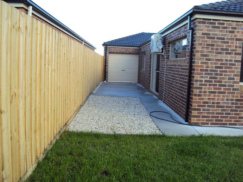 32 Wakefield Drive, Brookfield VIC 3338