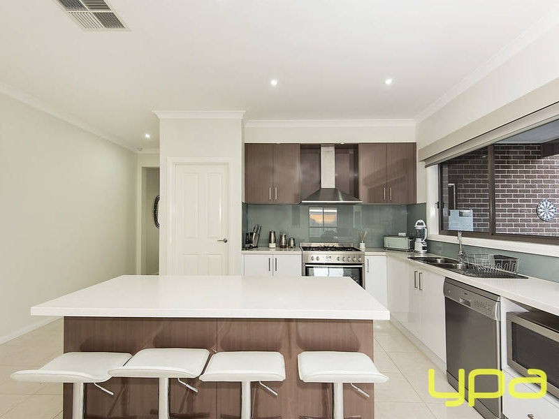 4 Carissa Road, Brookfield VIC 3338