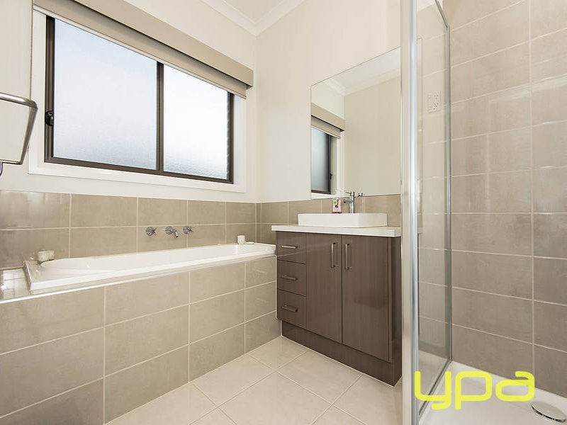 4 Carissa Road, Brookfield VIC 3338