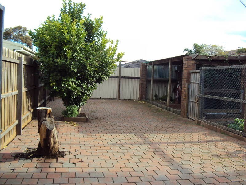 30 Lachlan Road, Melton South VIC 3338