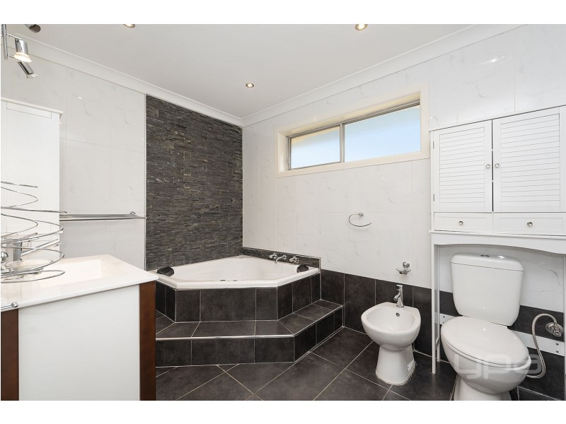 4 Judy Court, Melton VIC 3337