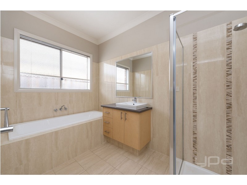 50 Gallery Avenue, Melton West VIC 3337