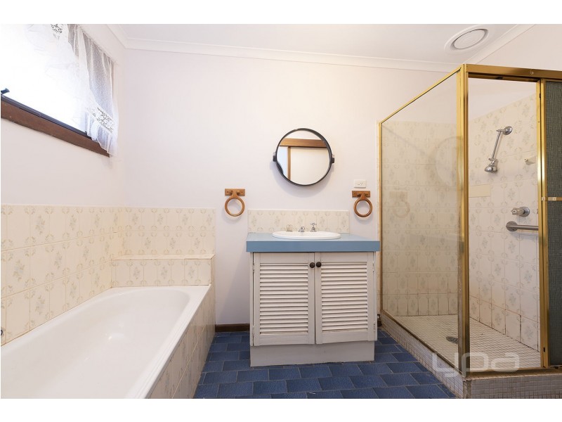 2 Wills Road, Melton South VIC 3338