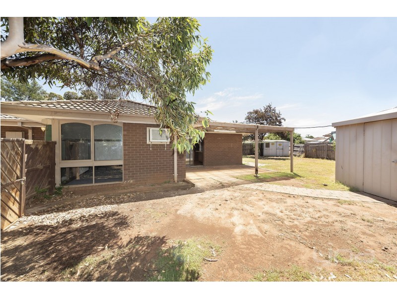 2 Wills Road, Melton South VIC 3338