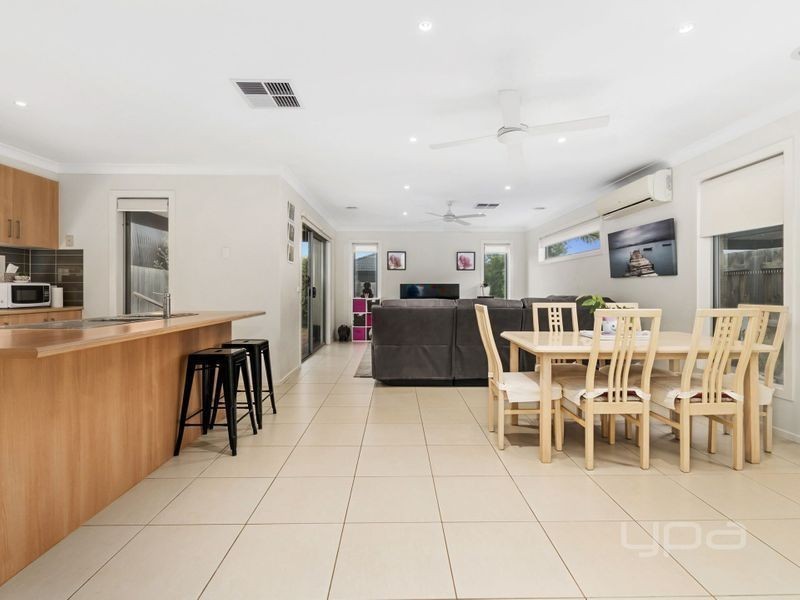 8 Poseidon Street, Kurunjang VIC 3337