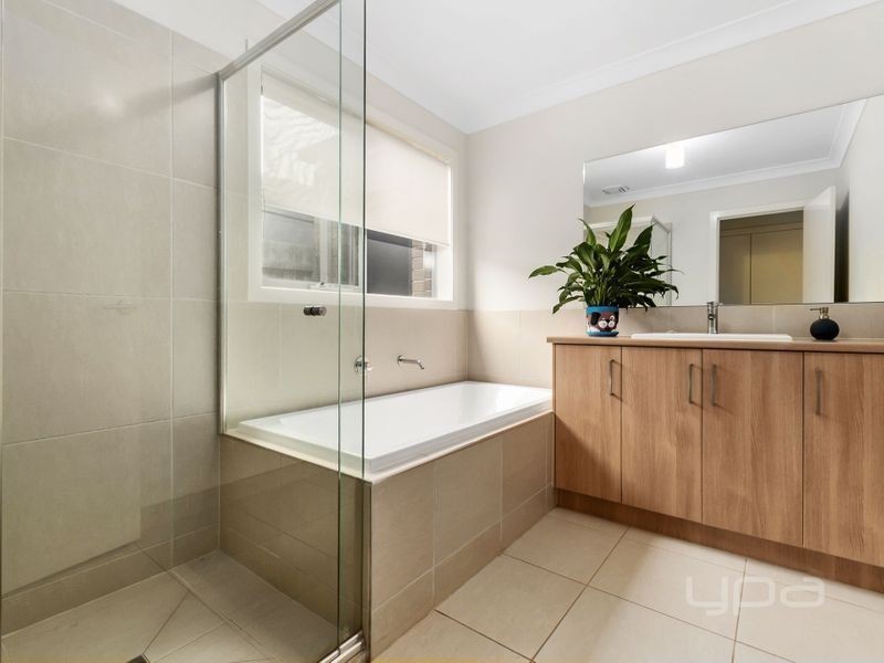 8 Poseidon Street, Kurunjang VIC 3337