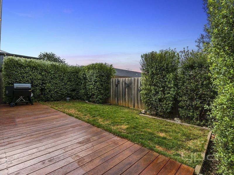 8 Poseidon Street, Kurunjang VIC 3337