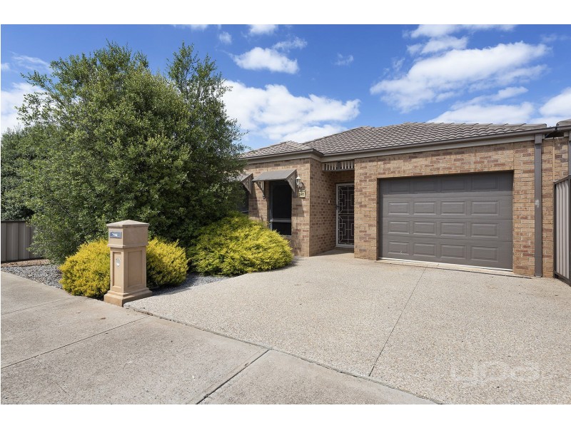 2/87 Blackdog Drive, Brookfield VIC 3338