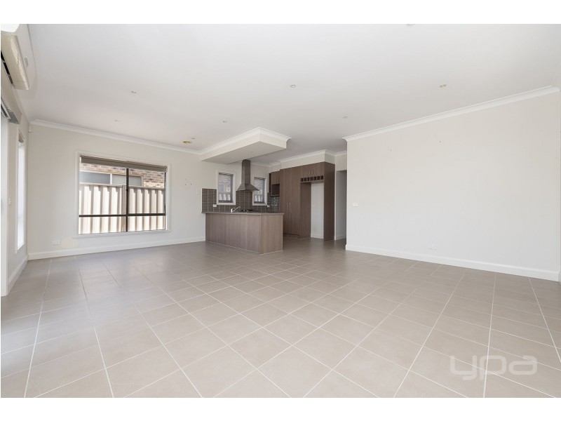 2/87 Blackdog Drive, Brookfield VIC 3338