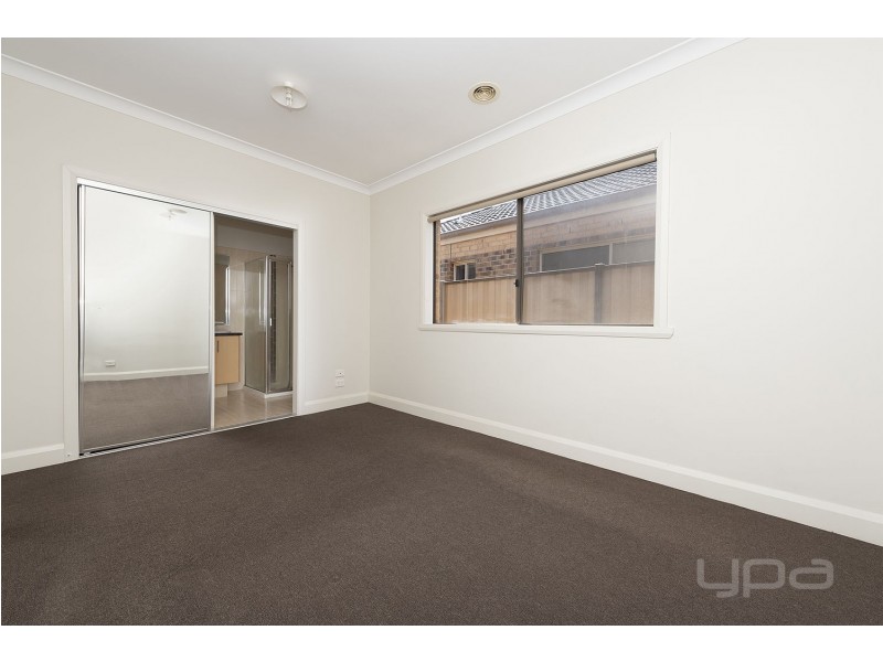 2/87 Blackdog Drive, Brookfield VIC 3338