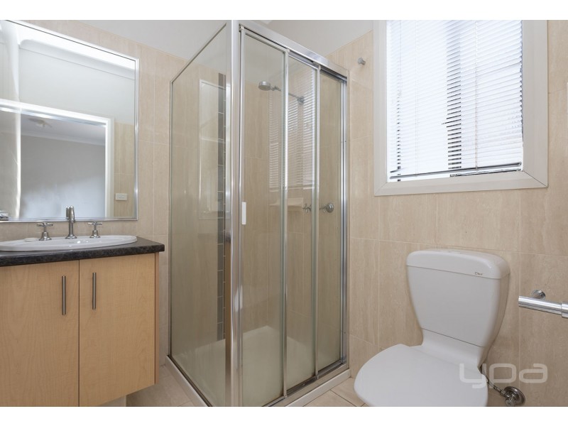 2/87 Blackdog Drive, Brookfield VIC 3338