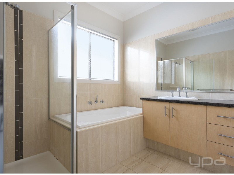 2/87 Blackdog Drive, Brookfield VIC 3338