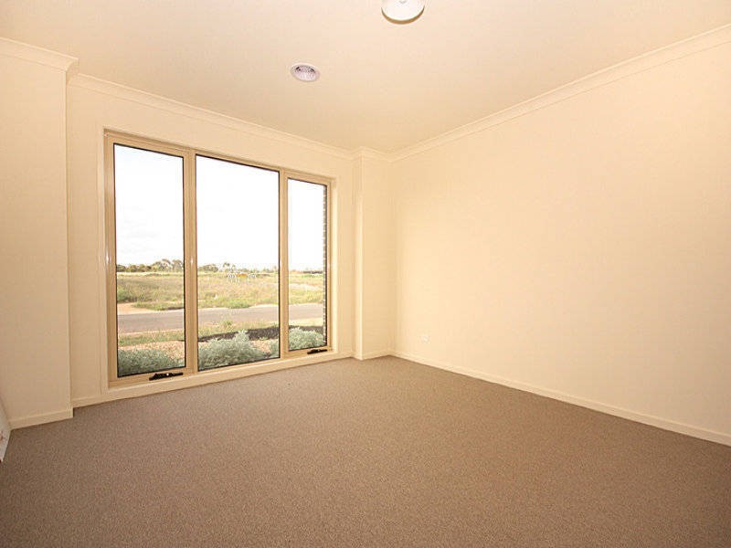 15 Pinrush Road, Brookfield VIC 3338