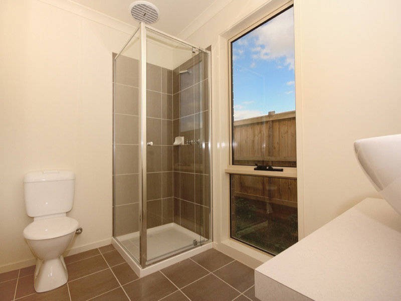 15 Pinrush Road, Brookfield VIC 3338