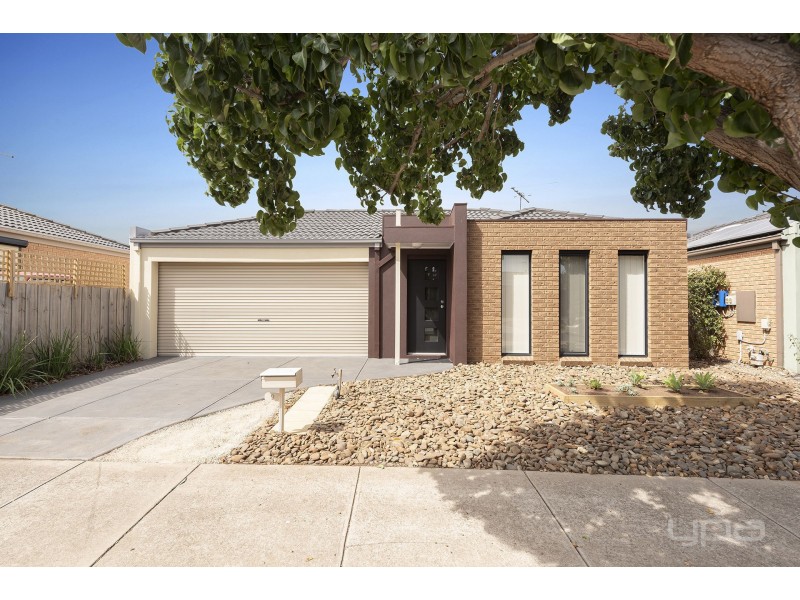 9 Erskine Way, Melton West VIC 3337