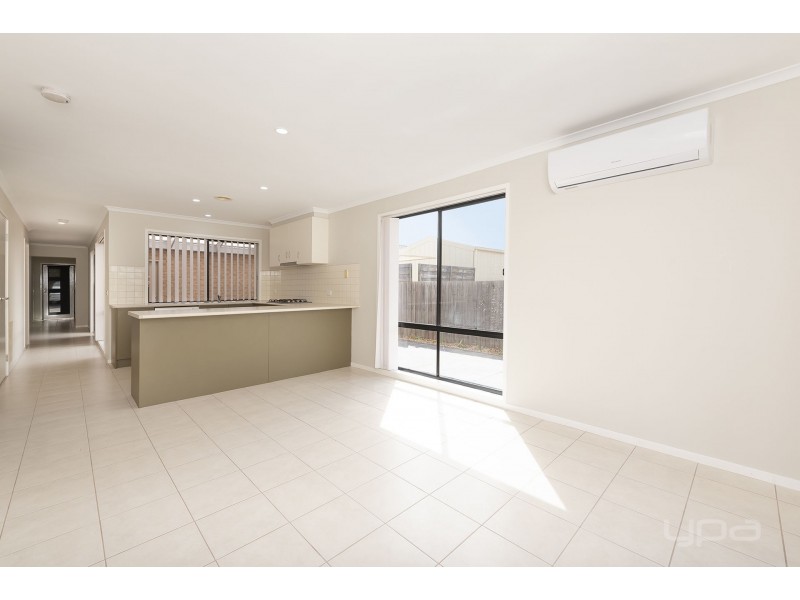 9 Erskine Way, Melton West VIC 3337