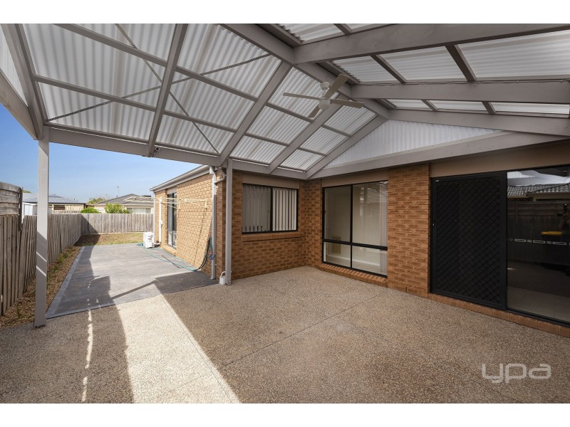 9 Erskine Way, Melton West VIC 3337