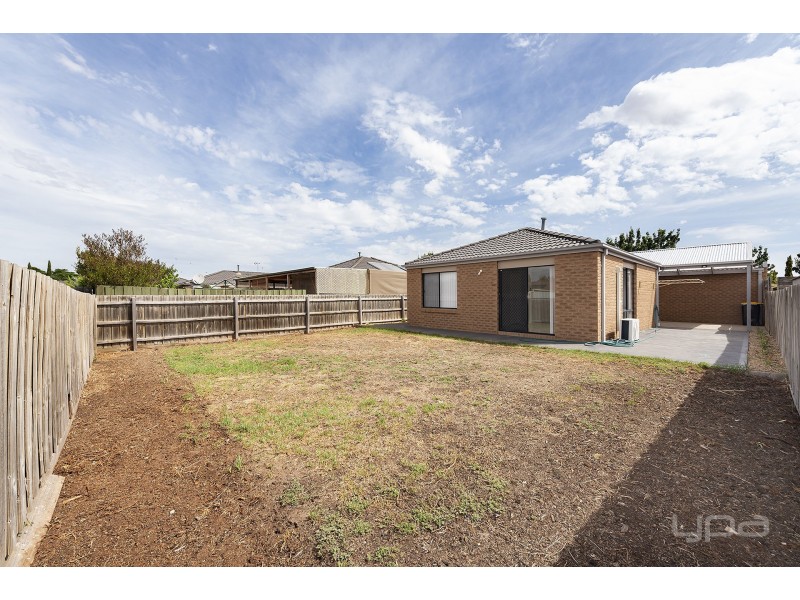 9 Erskine Way, Melton West VIC 3337