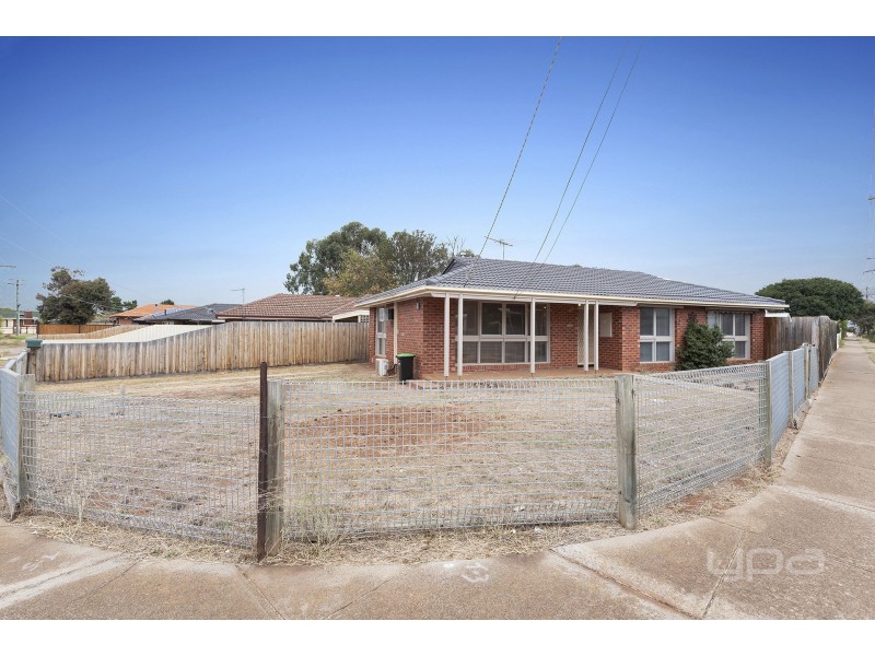 27 Moss Street, Melton South VIC 3338
