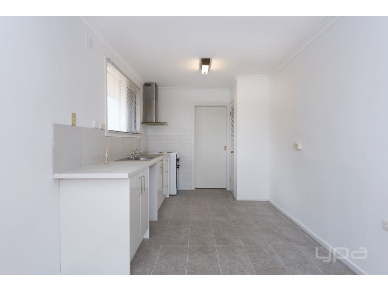 27 Moss Street, Melton South VIC 3338