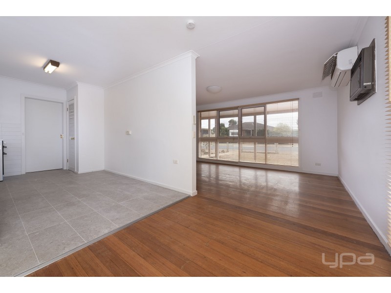 27 Moss Street, Melton South VIC 3338