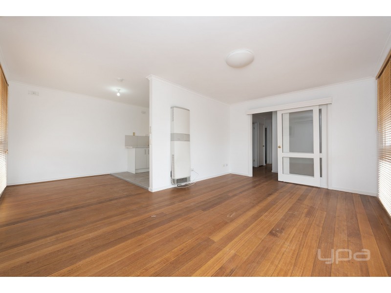 27 Moss Street, Melton South VIC 3338