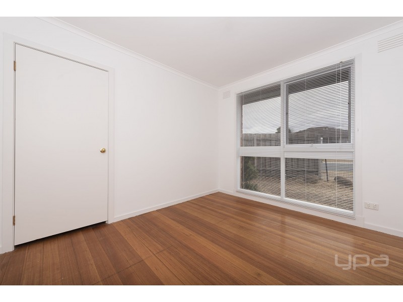 27 Moss Street, Melton South VIC 3338