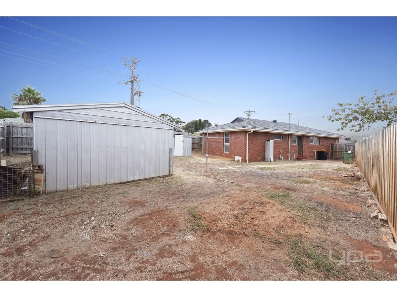 27 Moss Street, Melton South VIC 3338