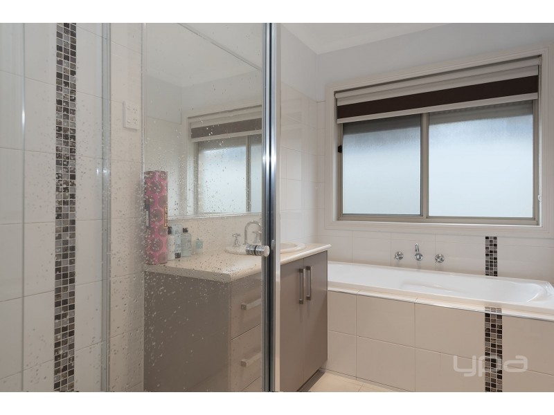 1 Claire Court, Kurunjang VIC 3337