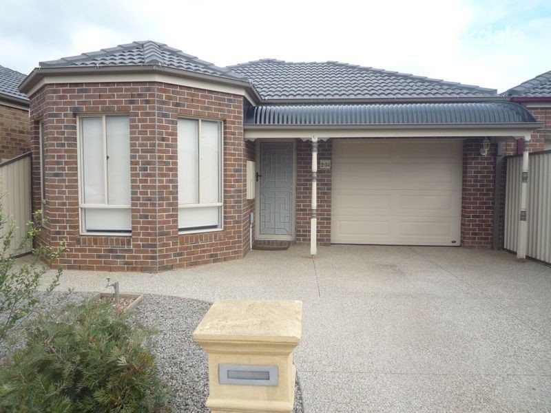 2/34 McBurnie Drive, Kurunjang VIC 3337