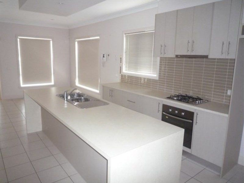 2/34 McBurnie Drive, Kurunjang VIC 3337