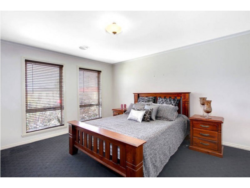 10 Kingston Rule, Kurunjang VIC 3337