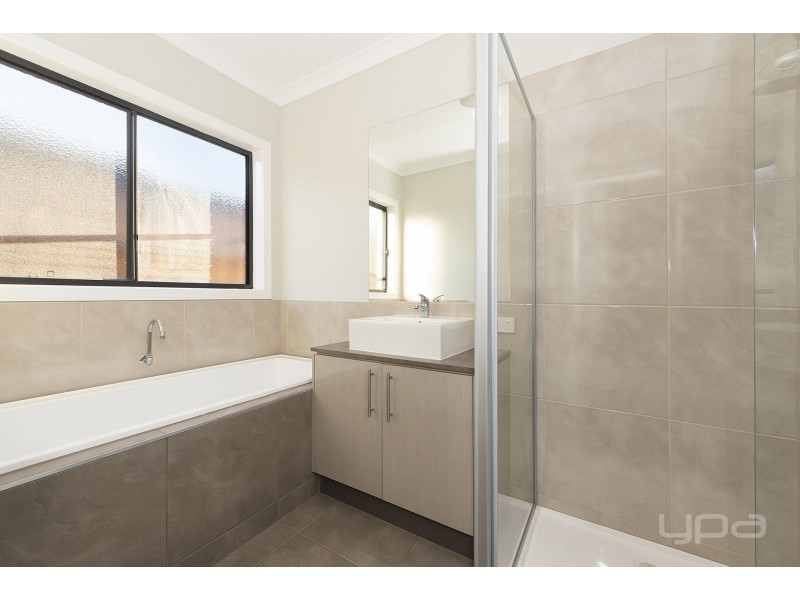 64  Cotton Field Way, Brookfield VIC 3338