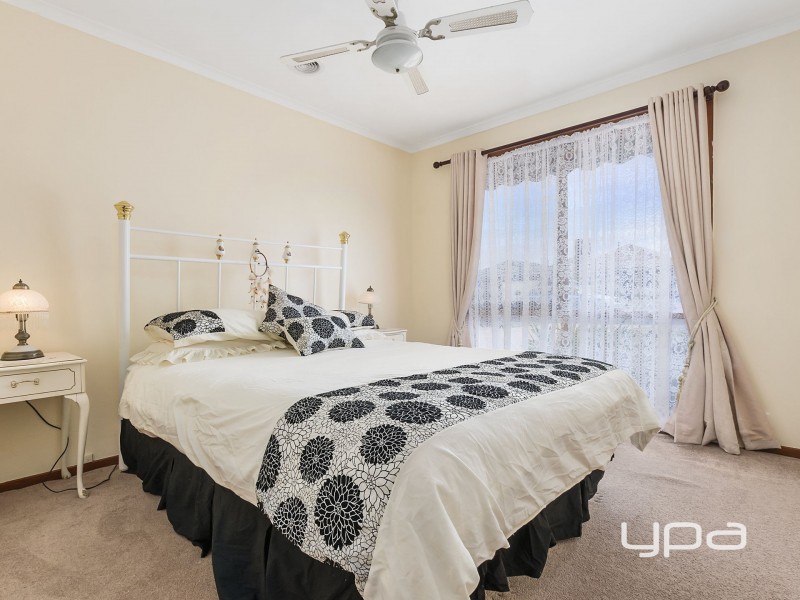 2 Haybale Place, Melton West VIC 3337