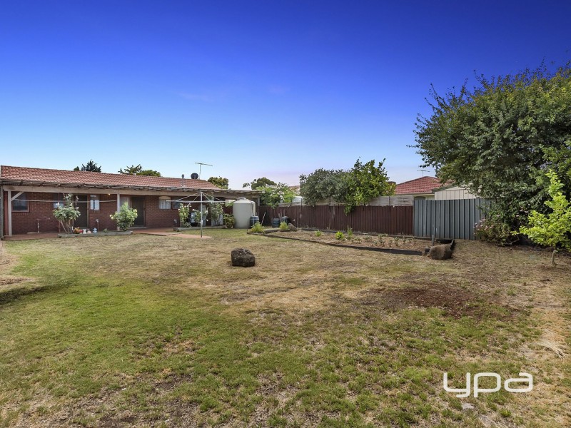 2 Haybale Place, Melton West VIC 3337
