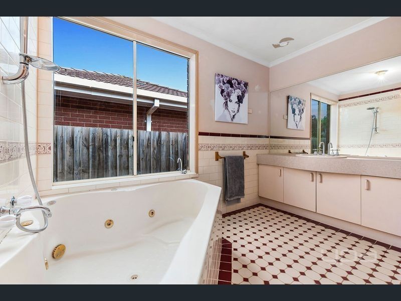 43 Lagarna Drive, Kurunjang VIC 3337