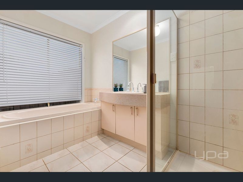 43 Lagarna Drive, Kurunjang VIC 3337