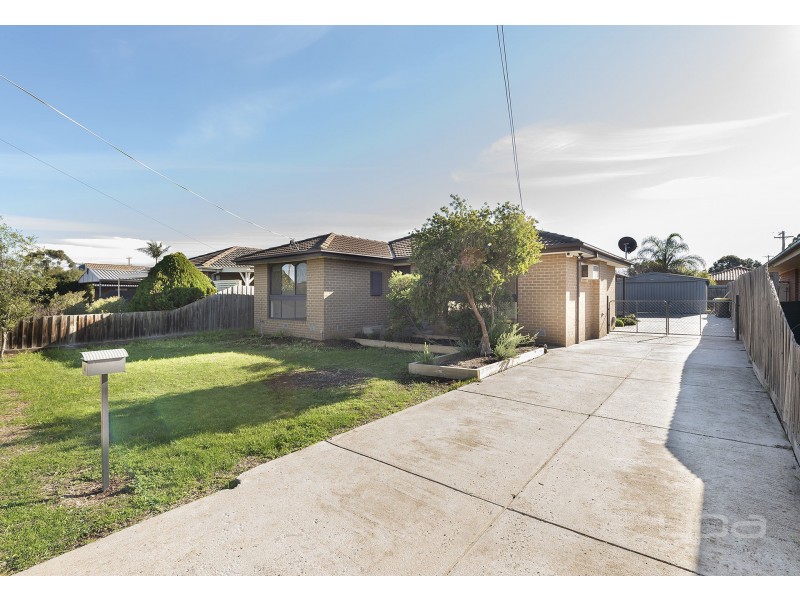 11 Vista Drive, Melton VIC 3337
