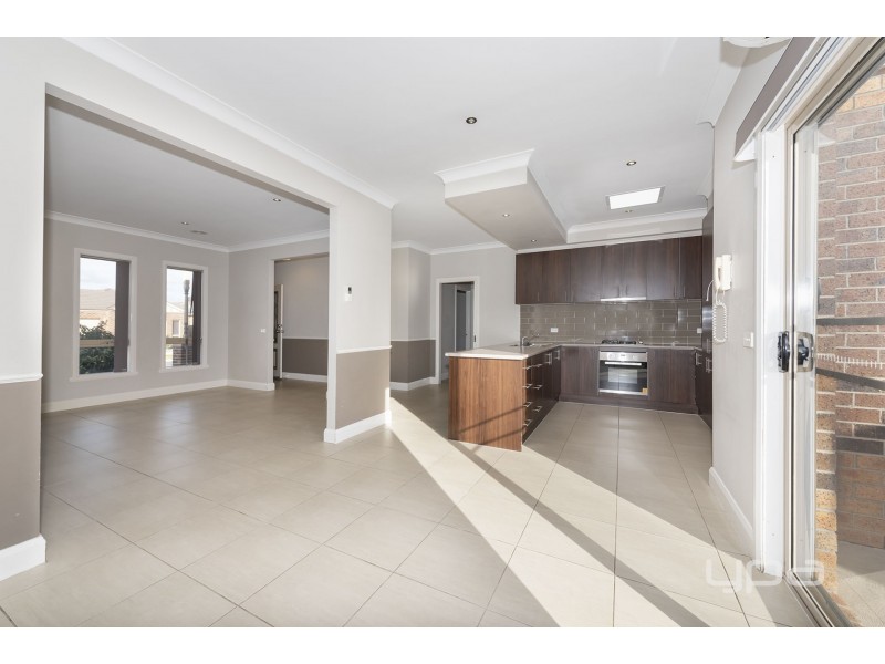 2  Moor Park Avenue, Melton West VIC 3337