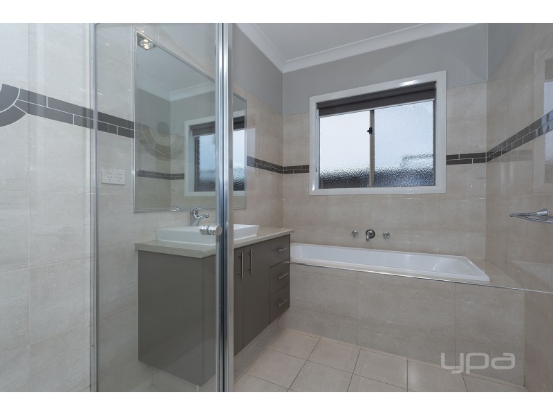 2  Moor Park Avenue, Melton West VIC 3337