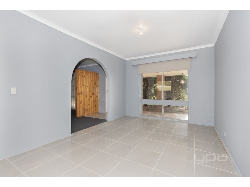 6 Banksia Place, Melton West VIC 3337
