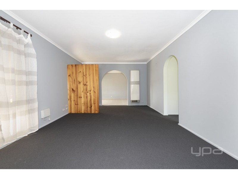 6 Banksia Place, Melton West VIC 3337