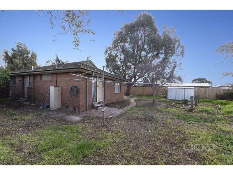 6 Banksia Place, Melton West VIC 3337