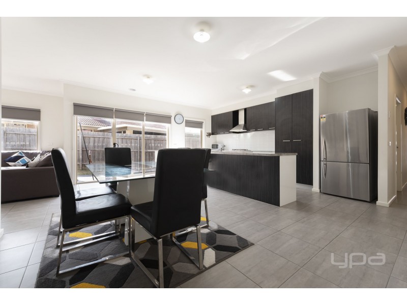 1A Gloucester Way, Melton West VIC 3337