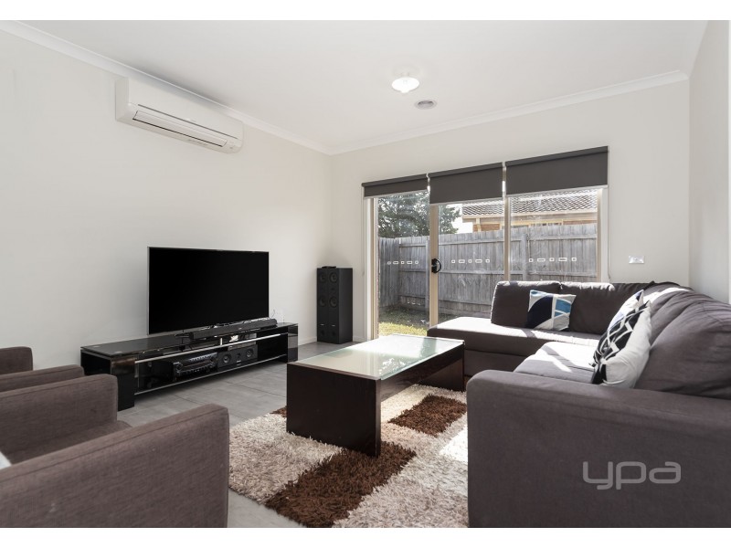 1A Gloucester Way, Melton West VIC 3337