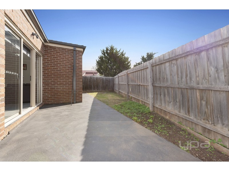 1A Gloucester Way, Melton West VIC 3337